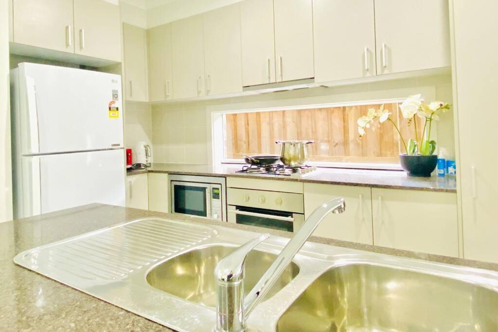 Kellyville 5Br Near Park And Shopping Mall Buitenkant foto